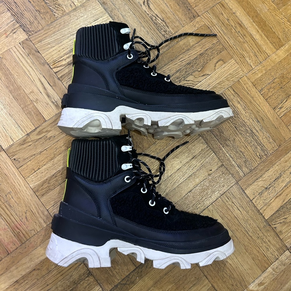 Sorel boots size 9